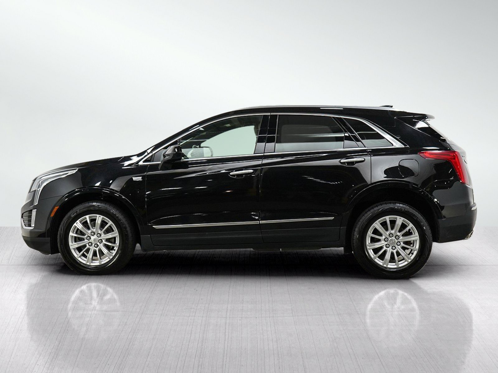 Used 2019 Cadillac XT5 AWD image 2