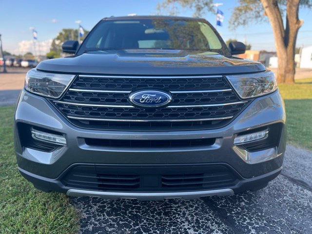 Used 2024 Ford Explorer XLT w/ Equipment Group 202A AWD/4WD image 3