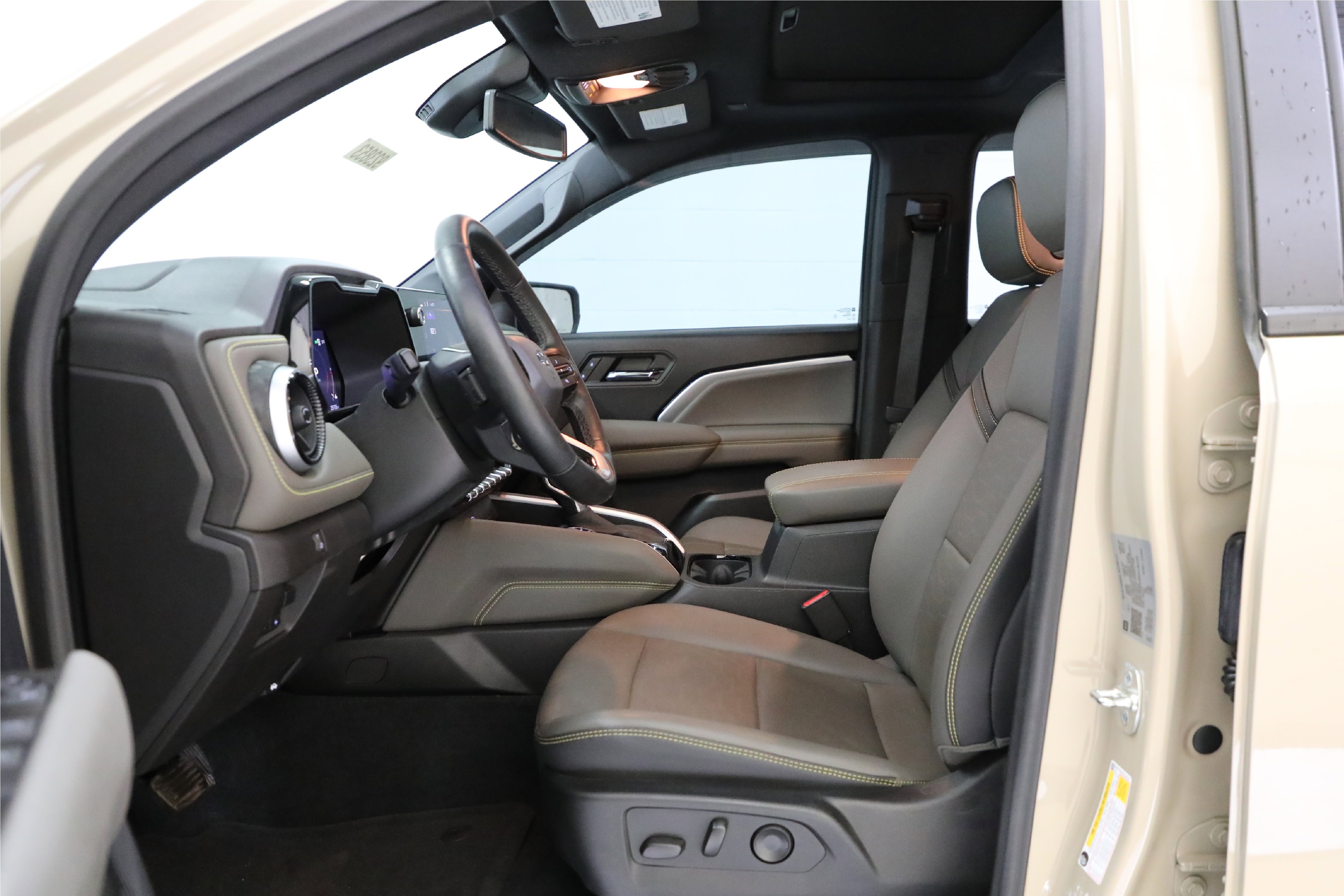 Used 2024 Chevrolet Colorado ZR2 w/ ZR2 Convenience Package III image 9