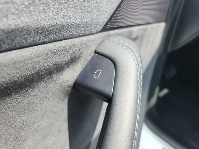Used 2026 Tesla Model Y Long Range AWD/4WD image 27