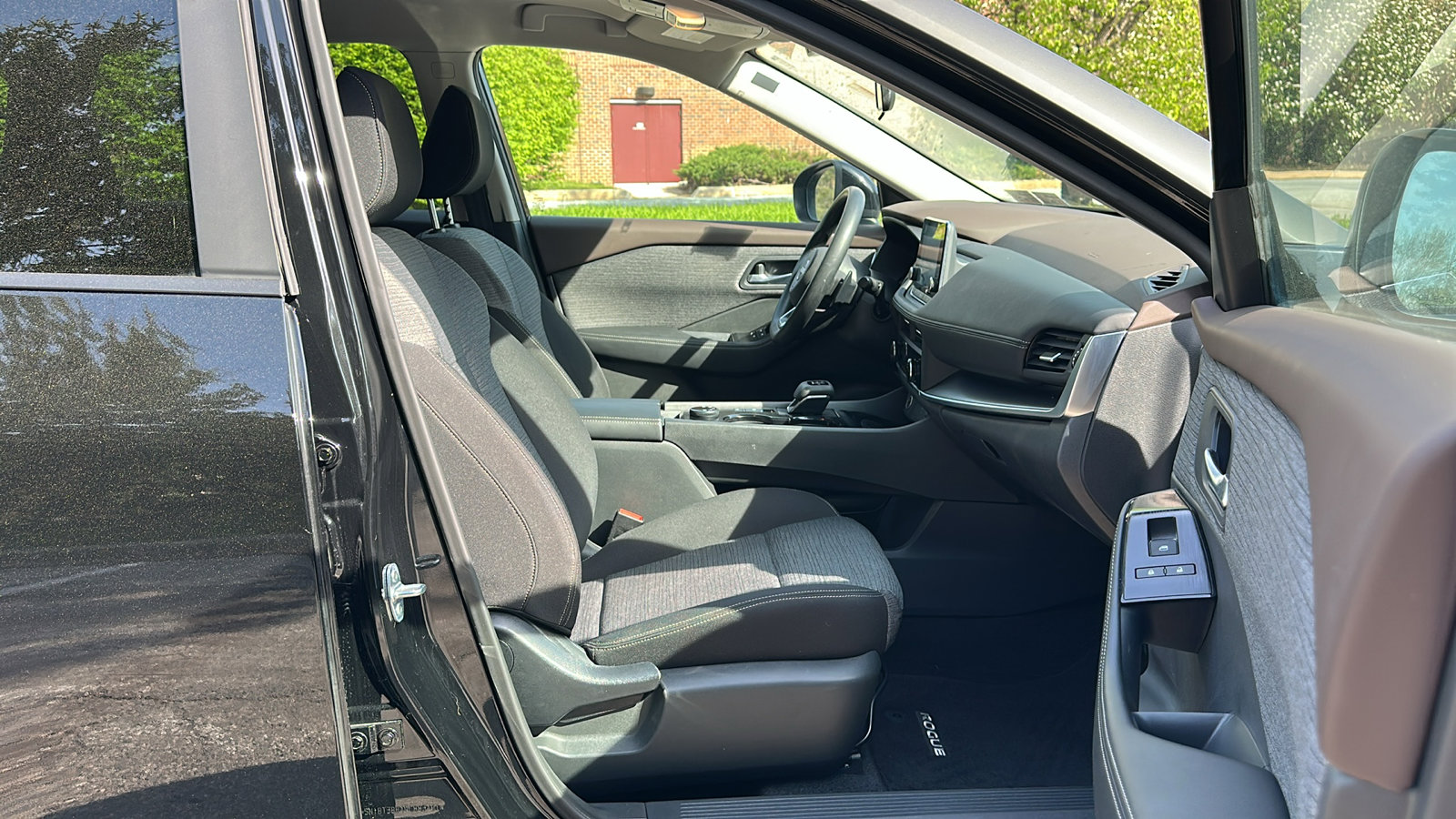 Certified 2023 Nissan Rogue SV image 22