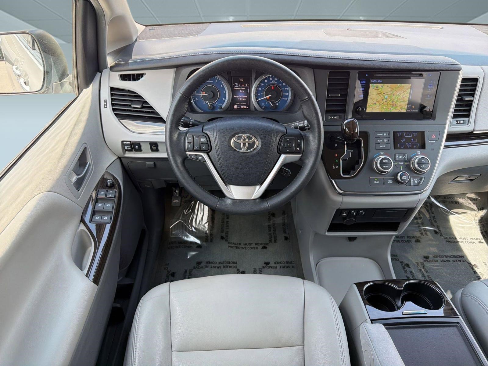 Used 2015 Toyota Sienna XLE image 28