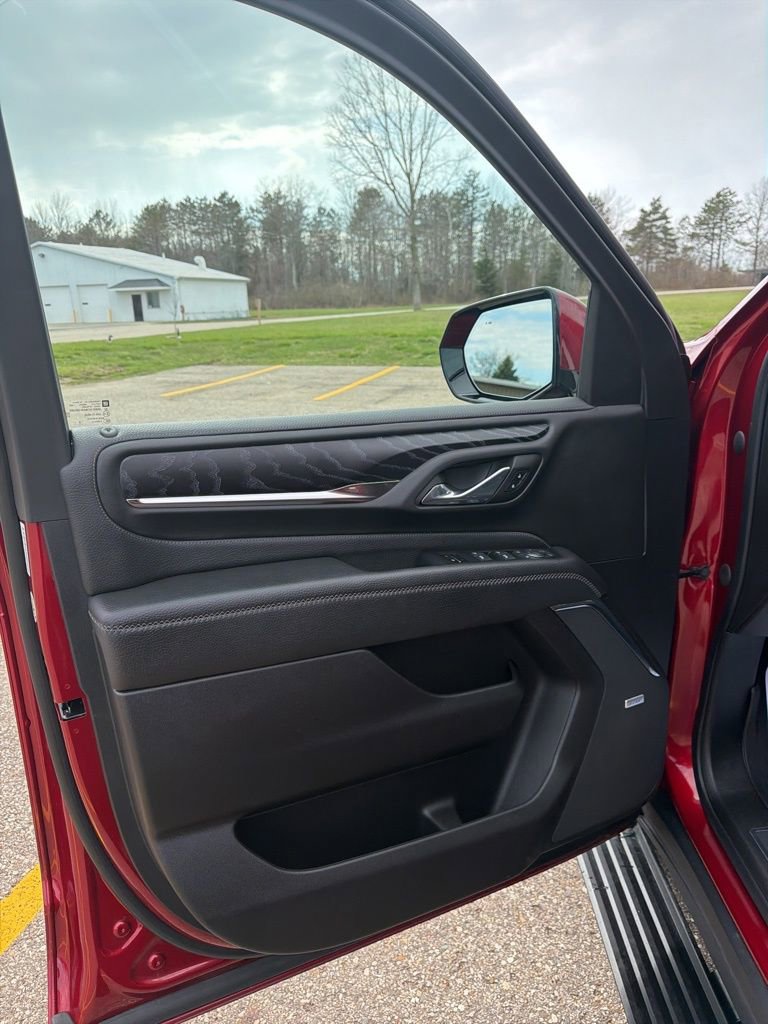 Used 2023 GMC Yukon XL Denali image 12