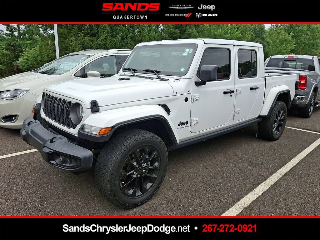 Used 2024 Jeep Gladiator Sport AWD/4WD image 1
