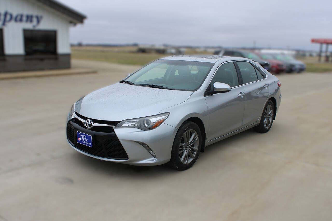 Used 2017 Toyota Camry SE w/ Moonroof Package FWD image 1