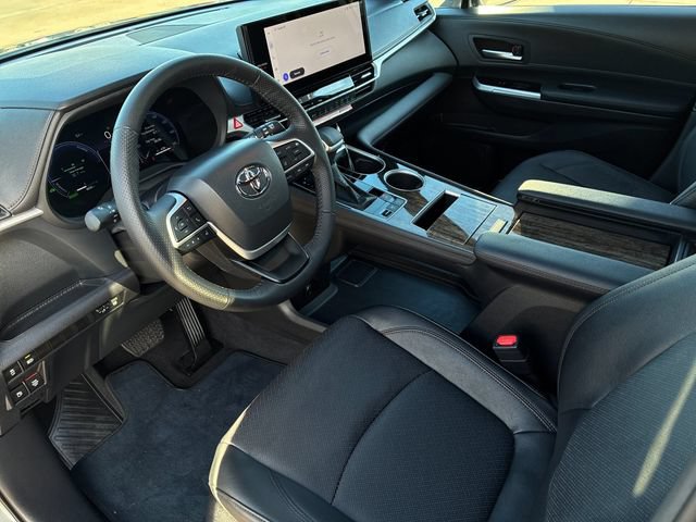 Used 2026 Toyota Sienna Limited FWD image 11