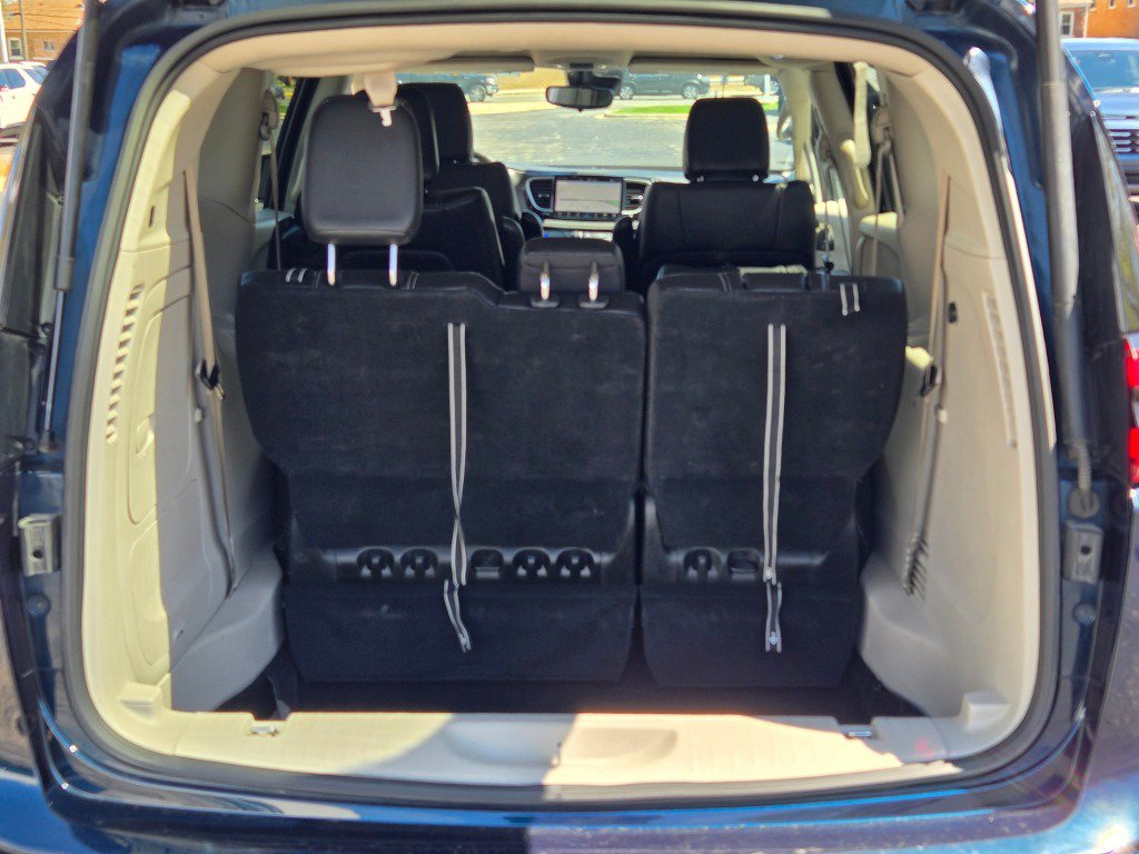Used 2024 Chrysler Pacifica Limited FWD image 13