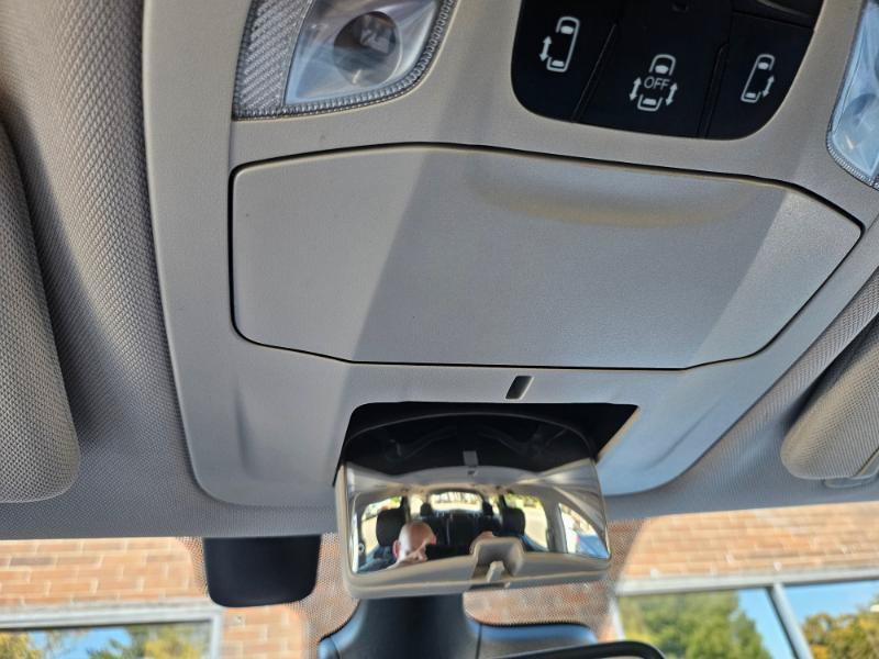 Used 2021 Chrysler Pacifica Touring-L FWD image 45