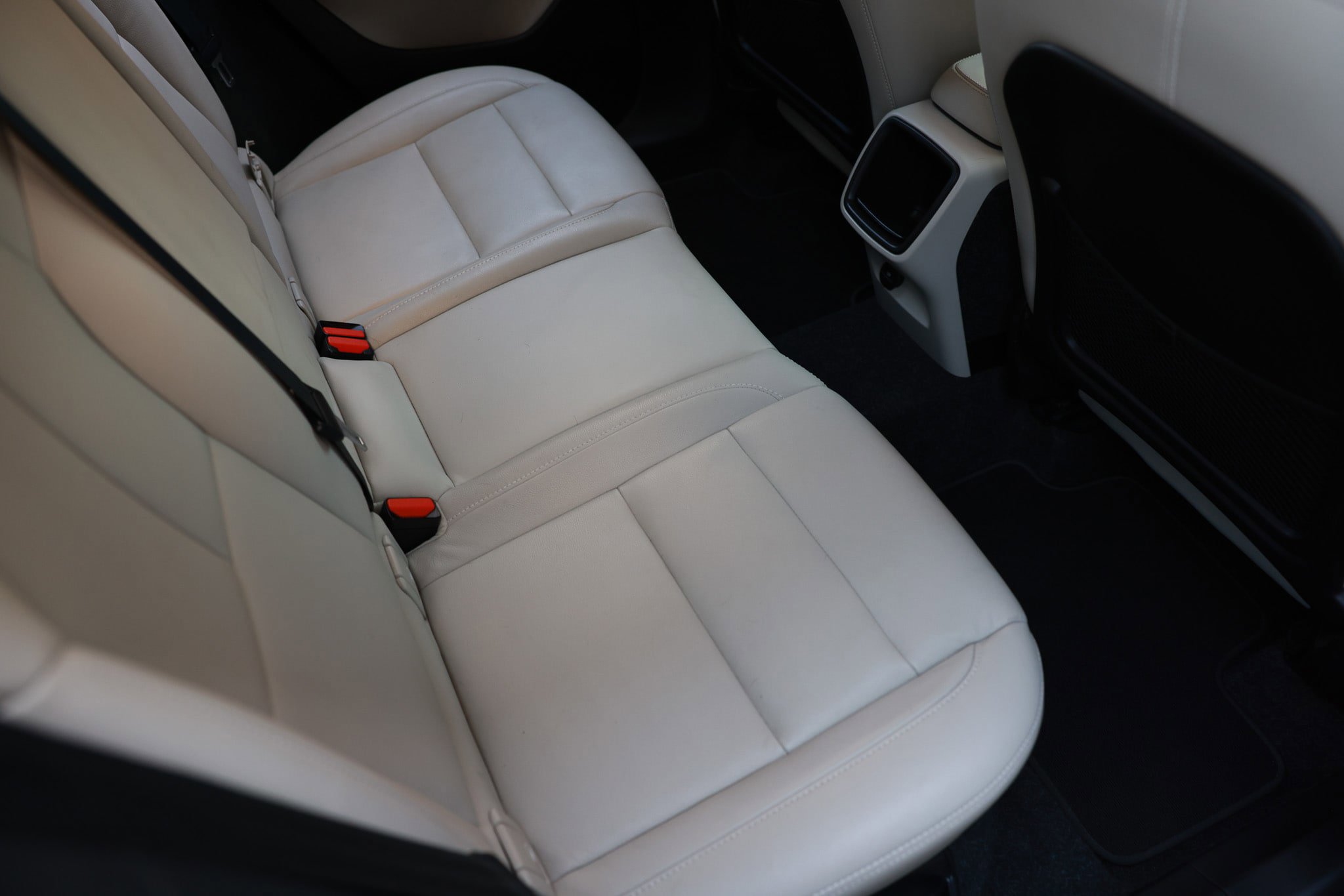 Used 2021 Volvo XC40 T4 Momentum w/ Protection Package Premier image 15