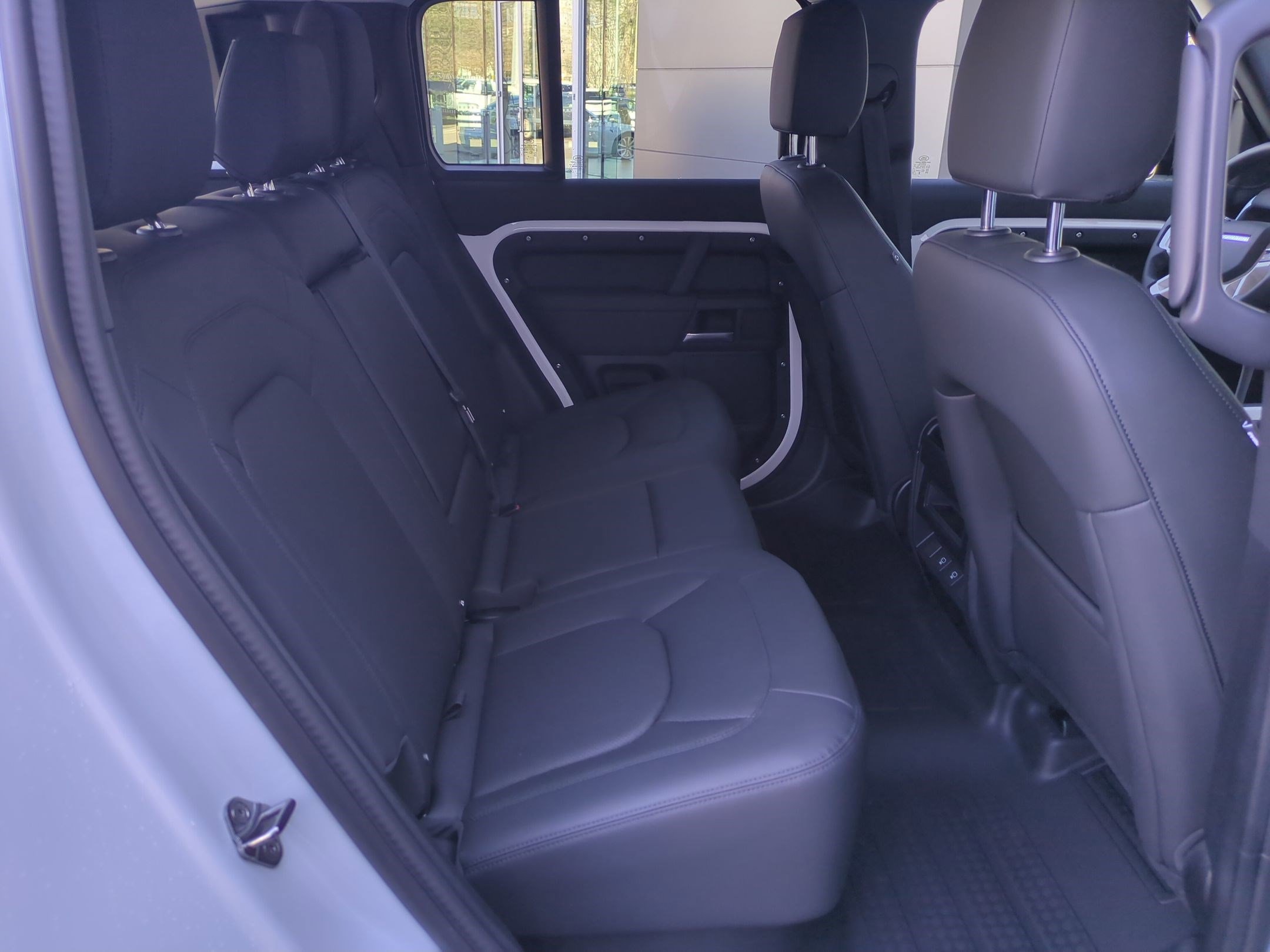 Used 2025 Land Rover Defender 110 S AWD/4WD image 28