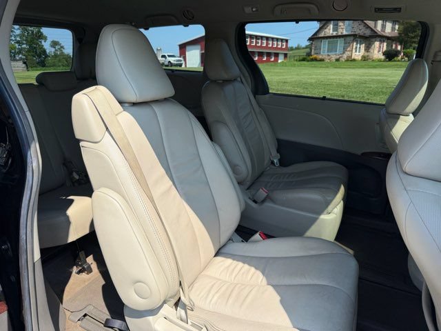 Used 2014 Toyota Sienna XLE w/ Entertainment Package AWD/4WD image 27