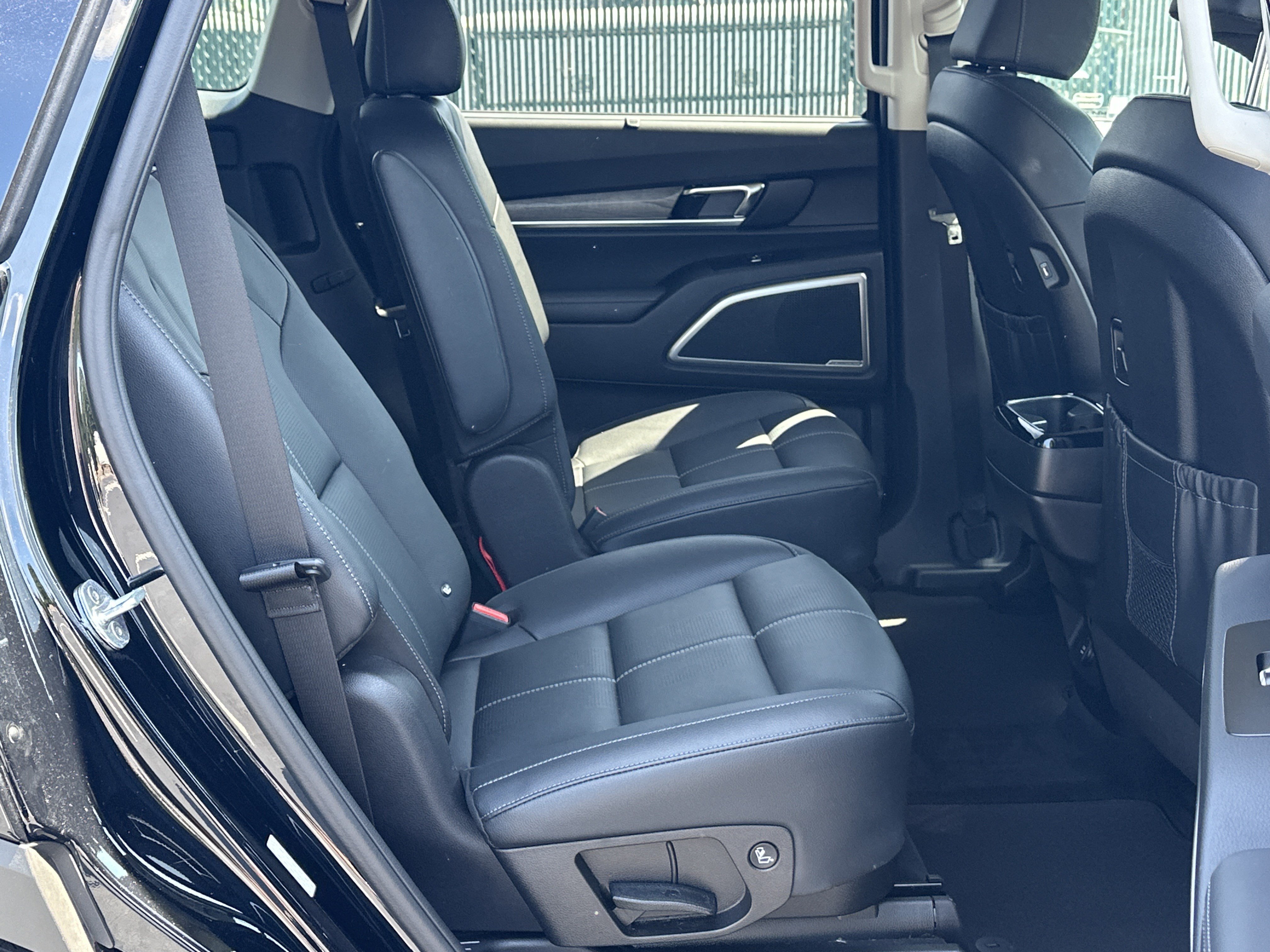 Used 2022 Kia Telluride EX w/ EX Premium Package FWD image 13
