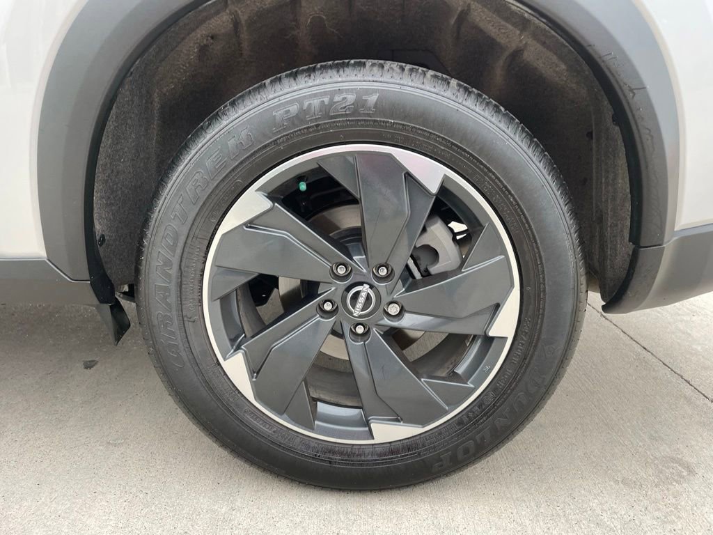 Certified 2025 Nissan Rogue SV w/ SV Premium Package FWD image 18