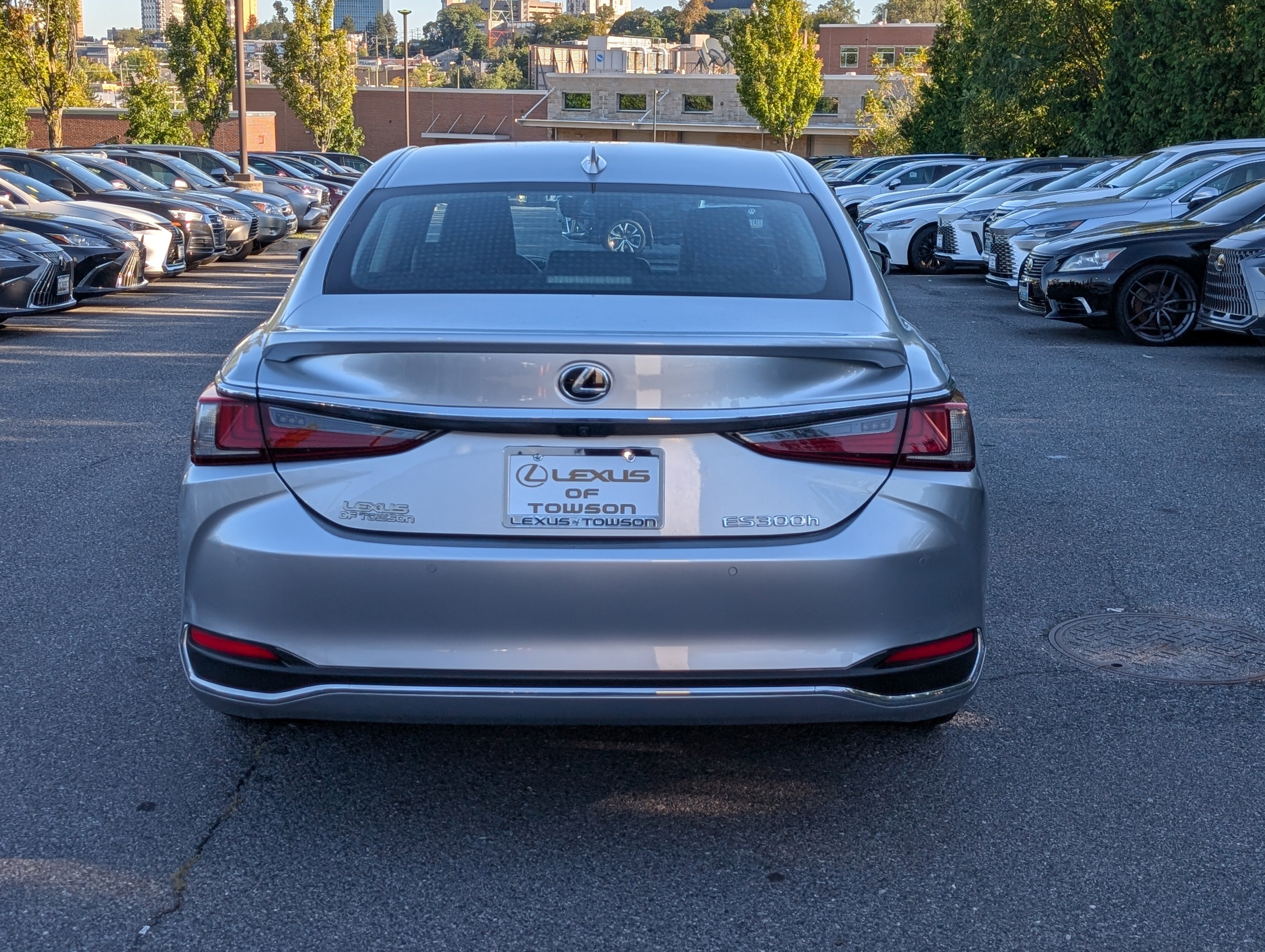 Certified 2024 Lexus ES 300h w/ Premium Package image 4
