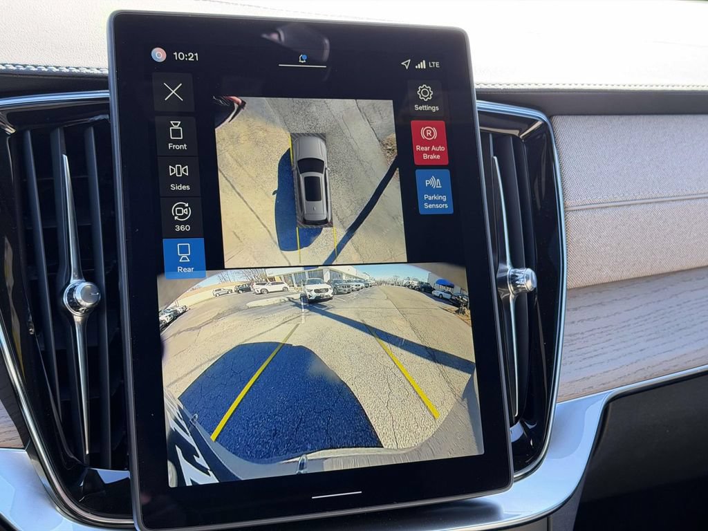 New 2026 Volvo XC90 B6 Plus w/ Protection Package Premier AWD/4WD image 4