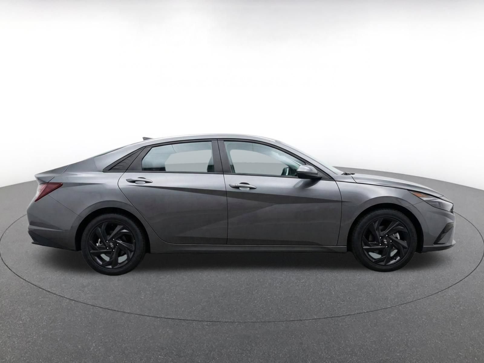 Used 2026 Hyundai Elantra Sport FWD image 13