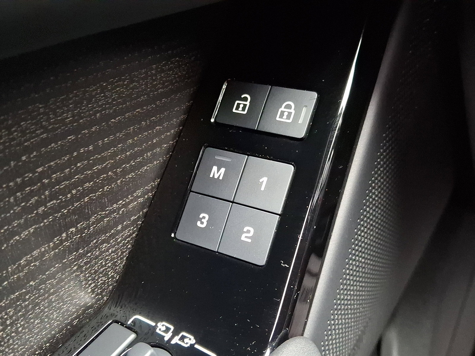 Used 2025 Land Rover Range Rover Velar Dynamic SE image 25