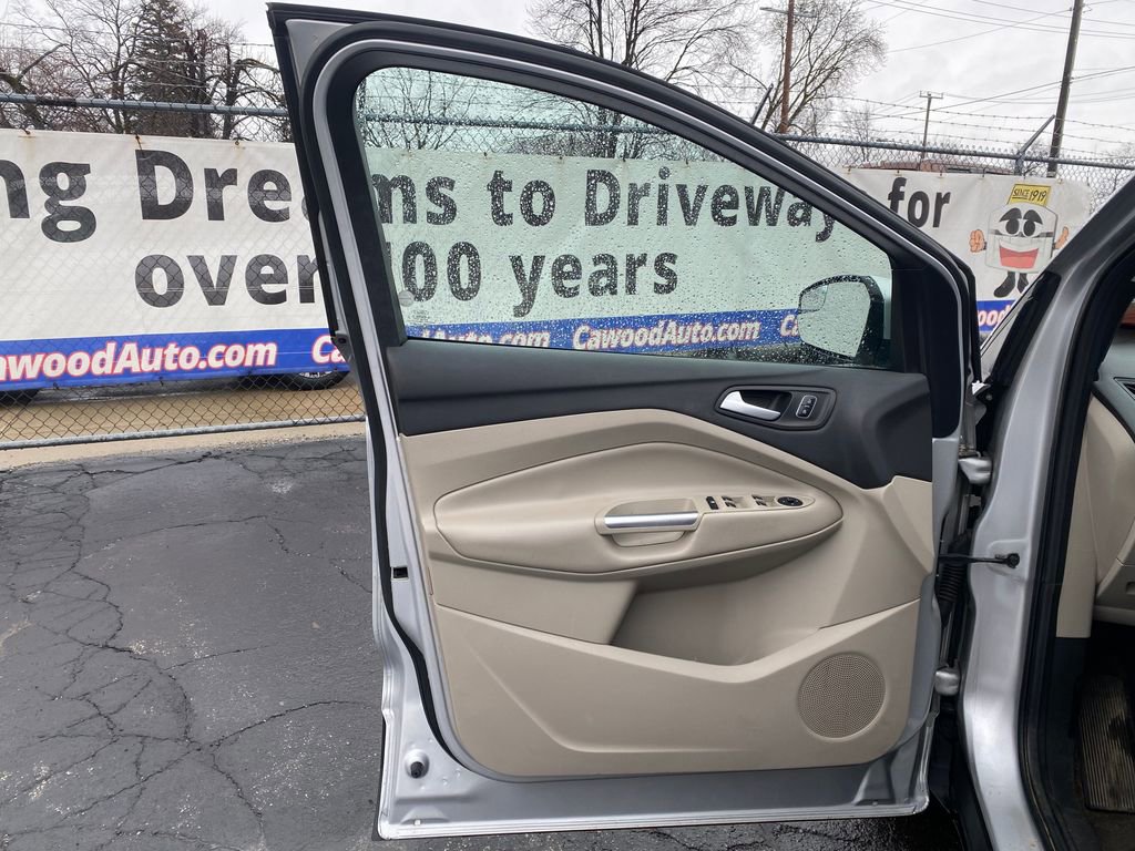Used 2017 Ford Escape SE image 12