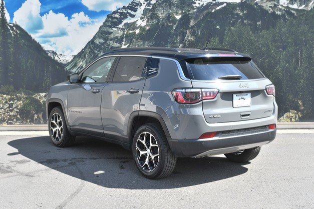 Used 2024 Jeep Compass Limited AWD/4WD image 9