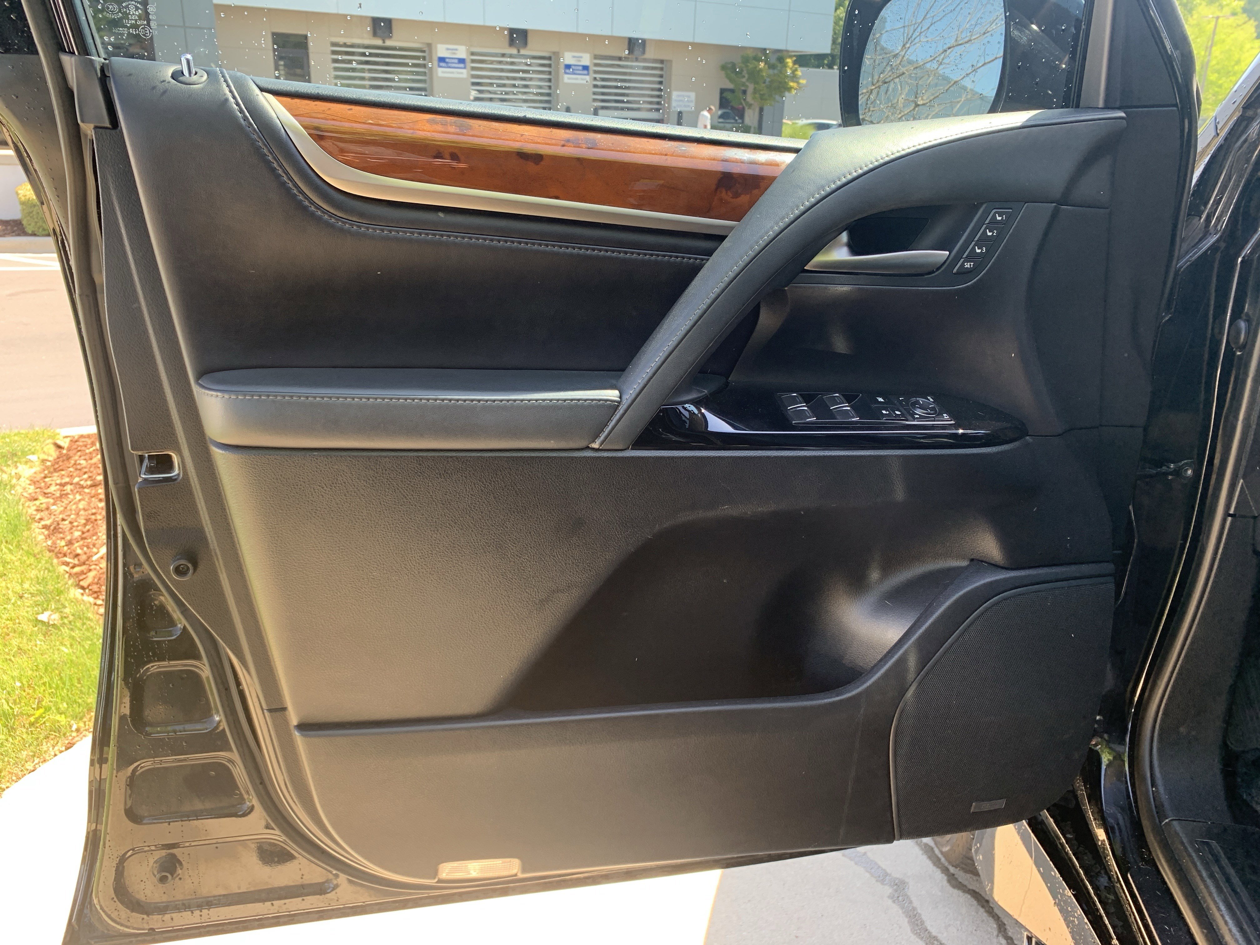 Used 2018 Lexus LX 570 4WD w/ Luxury Package image 14