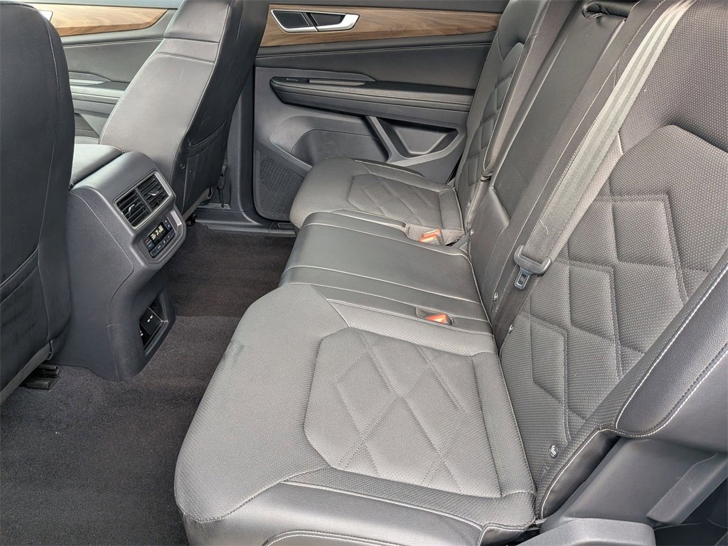 Used 2024 Volkswagen Atlas SE image 29