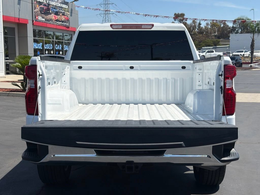 Used 2025 Chevrolet Silverado 1500 LT AWD/4WD image 16