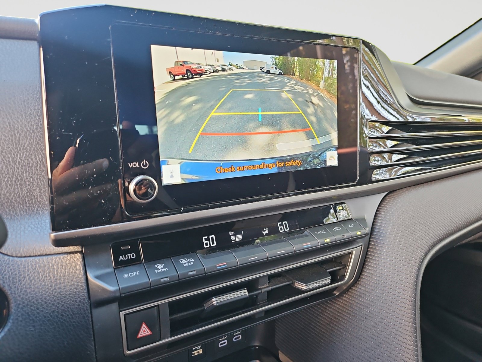 Used 2025 Toyota Camry SE FWD image 28