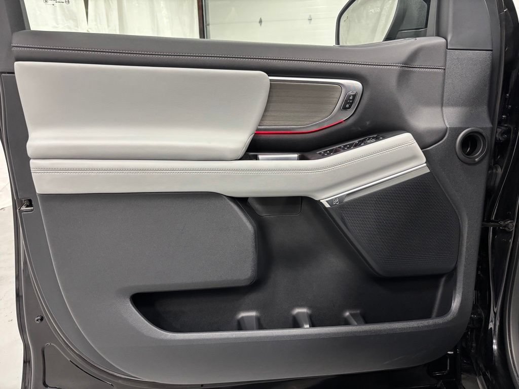 Used 2025 Ford Expedition Platinum AWD/4WD image 8
