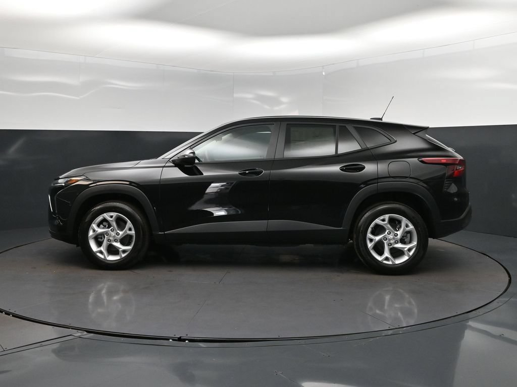 New 2026 Chevrolet Trax LS w/ LS Convenience Package FWD image 4