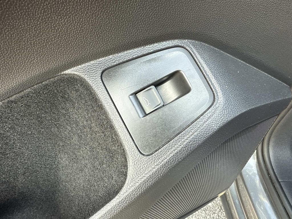 Used 2022 Volkswagen Tiguan SE R-Line image 23