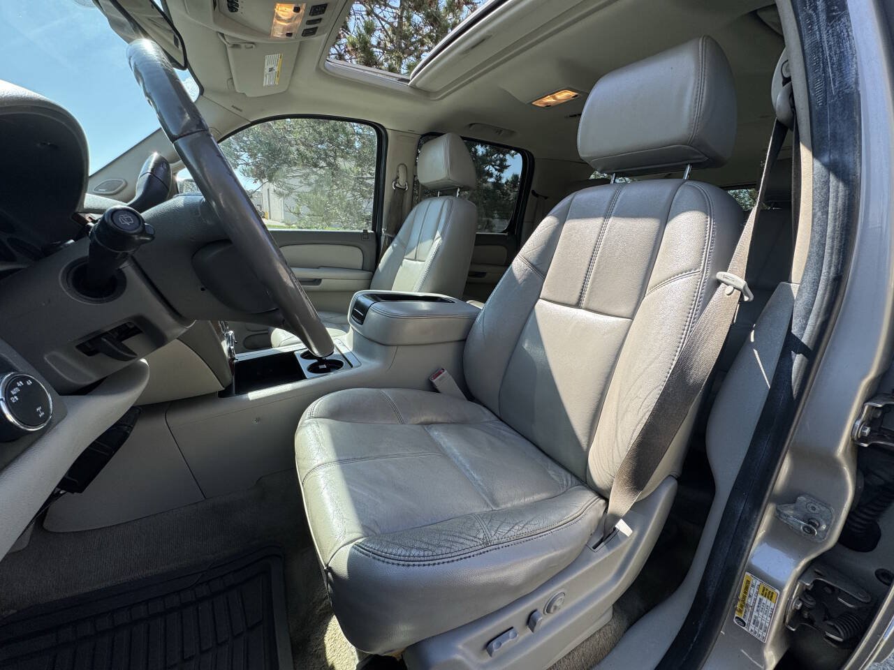 Used 2007 Chevrolet Suburban LT w/ LT Preferred Equipment Group AWD/4WD image 12
