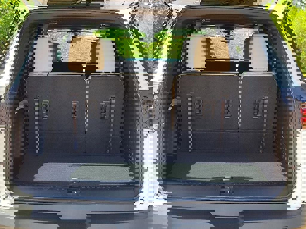 Used 2023 Chevrolet Traverse LS image 9