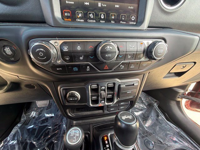 Used 2021 Jeep Wrangler Unlimited Sahara w/ Cold Weather Group AWD/4WD image 24