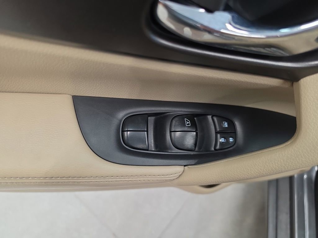Used 2014 Nissan Rogue SV image 15