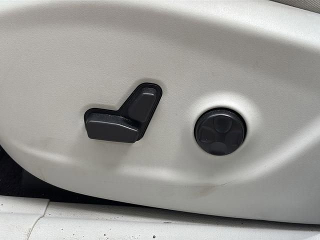 Used 2019 Jeep Cherokee Limited FWD image 13