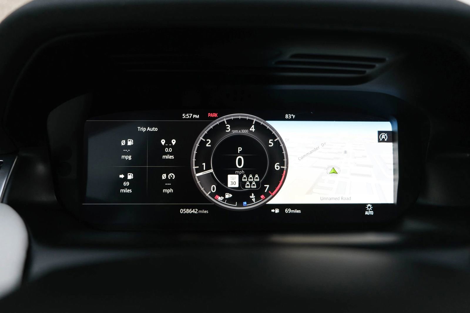 Used 2020 Land Rover Discovery Sport SE image 35