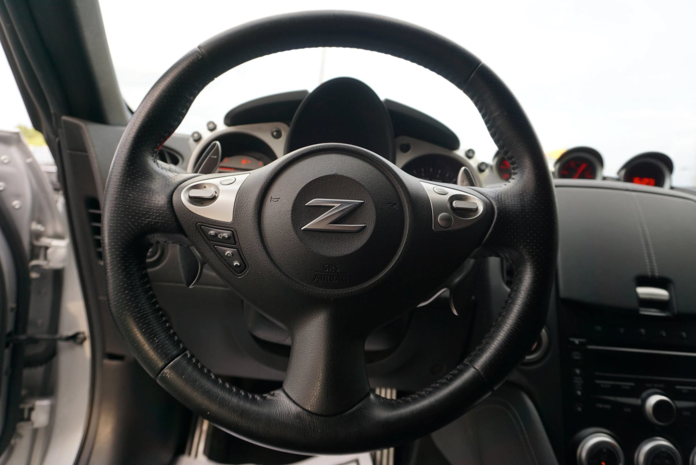 Used 2014 Nissan 370Z Touring RWD image 25