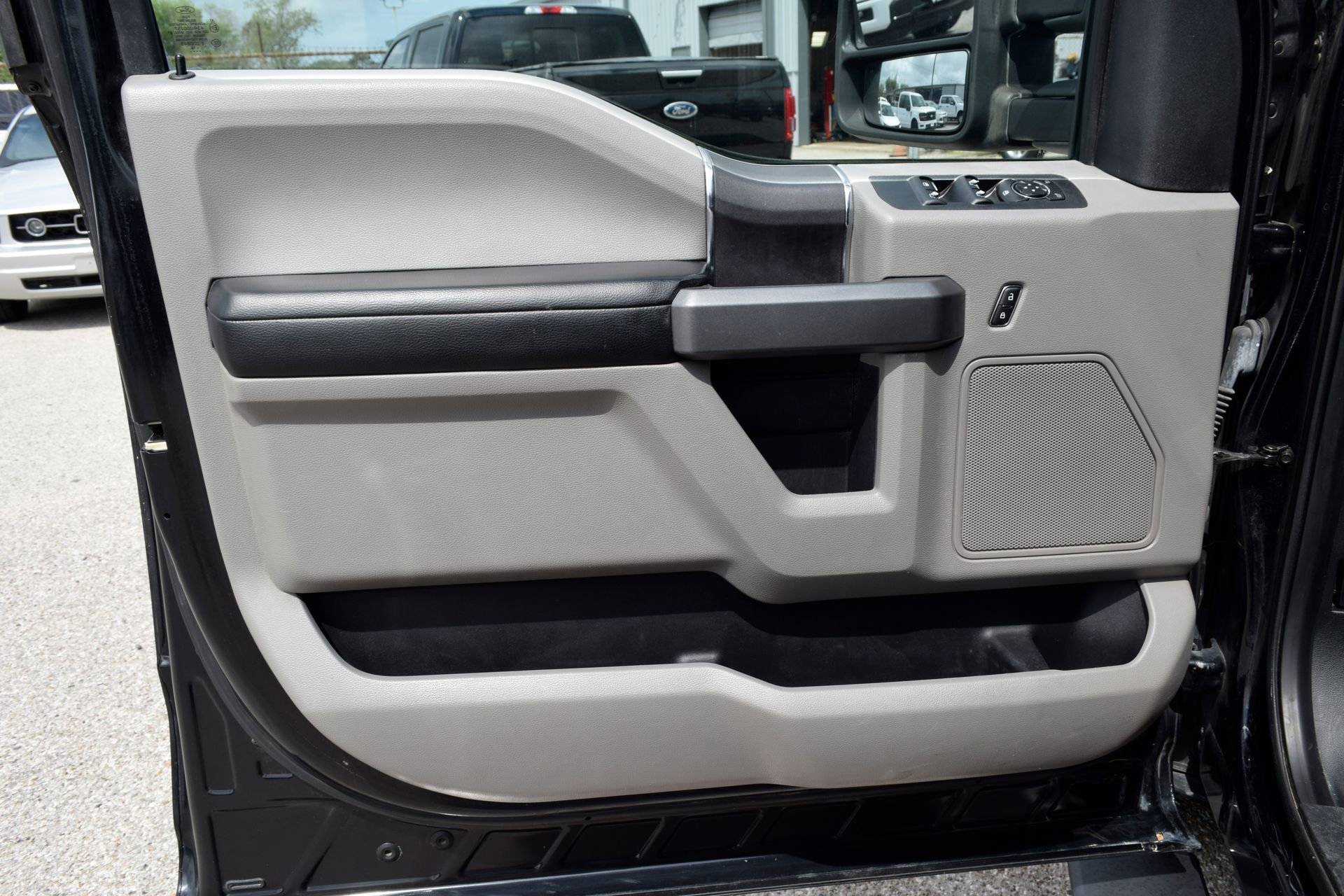 Used 2016 Ford F150 XLT image 17