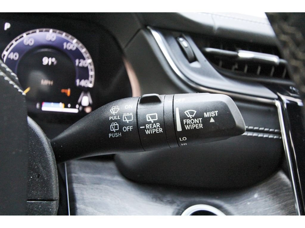 Used 2023 Jeep Grand Cherokee Overland AWD/4WD image 18