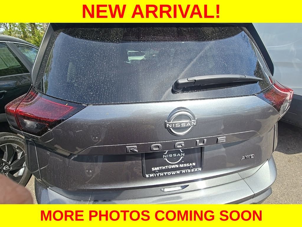 Used 2025 Nissan Rogue S AWD/4WD image 13