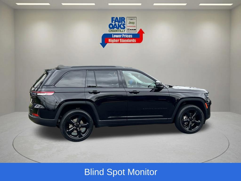 Used 2023 Jeep Grand Cherokee Limited w/ Black Appearance Package AWD/4WD image 7