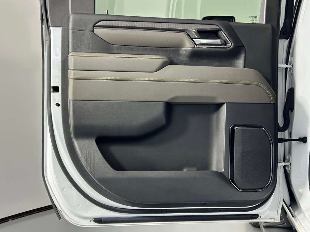 Used 2024 Chevrolet Silverado 2500 ZR2 w/ Technology Package AWD/4WD image 15