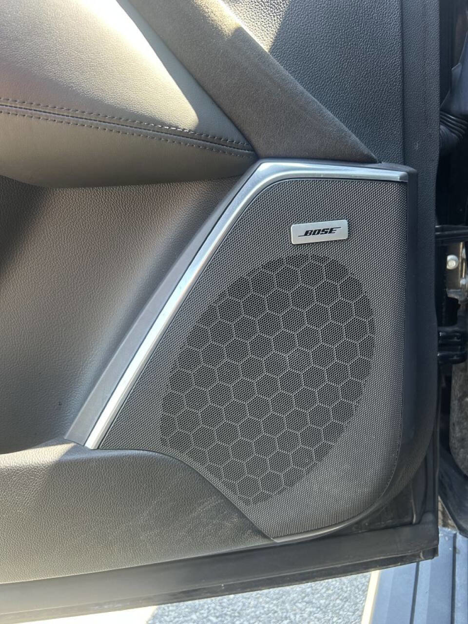 Used 2019 Cadillac Escalade Platinum image 13