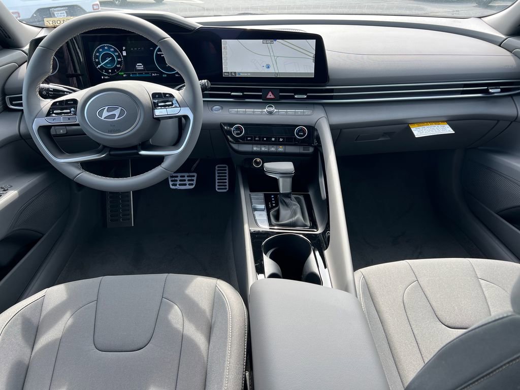 Certified 2025 Hyundai Elantra SEL FWD image 22