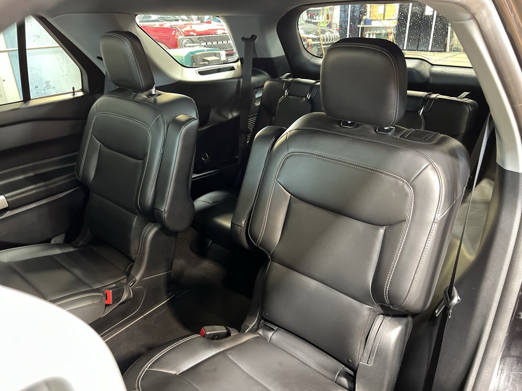 Used 2022 Ford Explorer XLT w/ Equipment Group 202A image 36