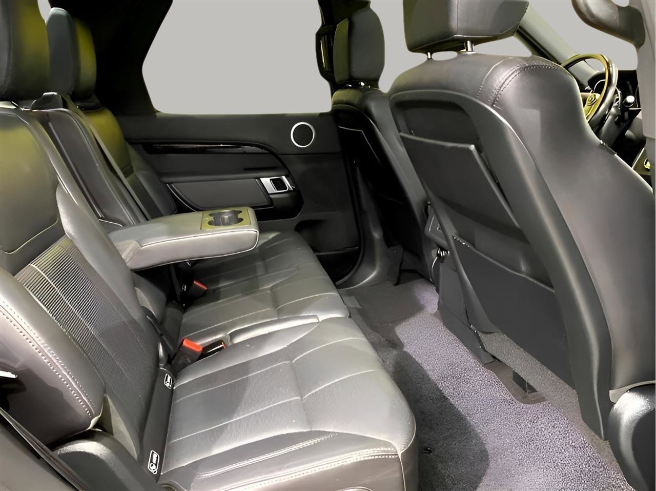 Used 2017 Land Rover Discovery SE AWD/4WD image 28