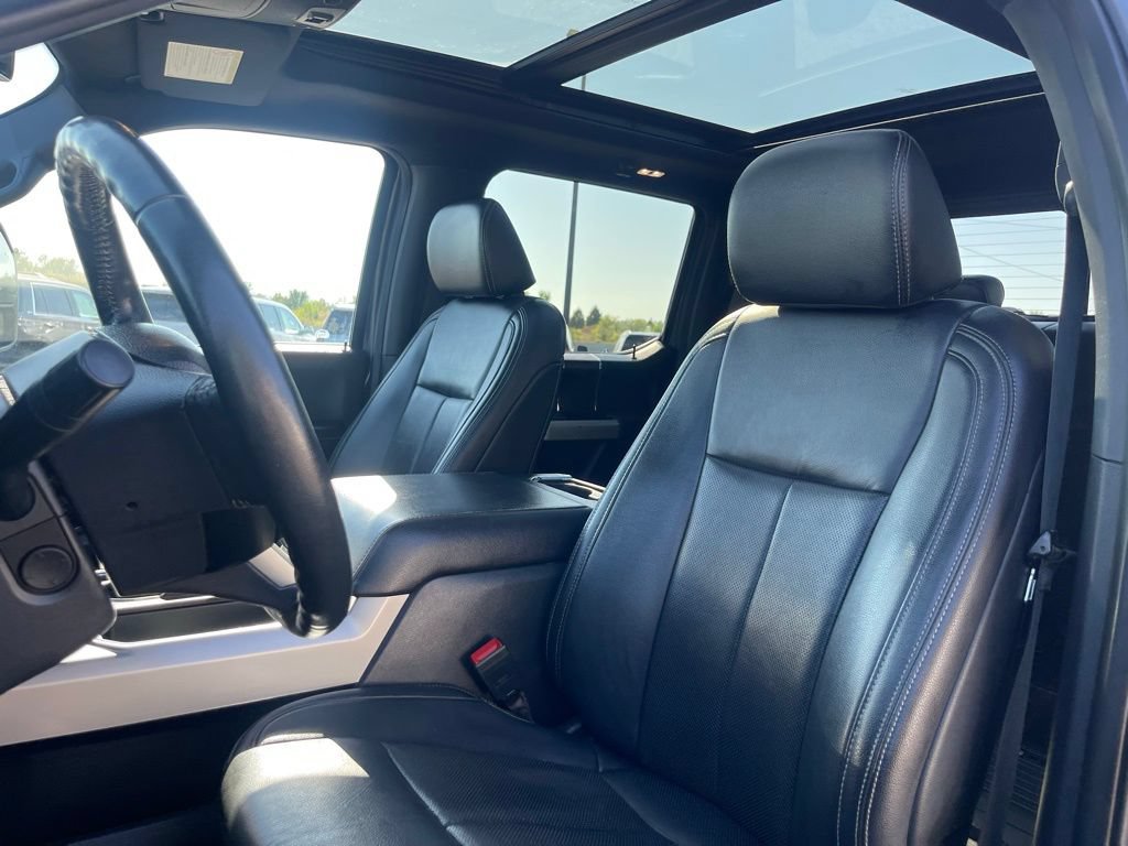 Used 2022 Ford F250 Lariat w/ Black Appearance Pkg AWD/4WD image 28