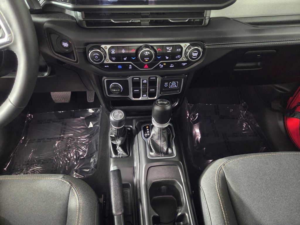 Certified 2025 Jeep Wrangler Sahara w/ Safety Group image 15