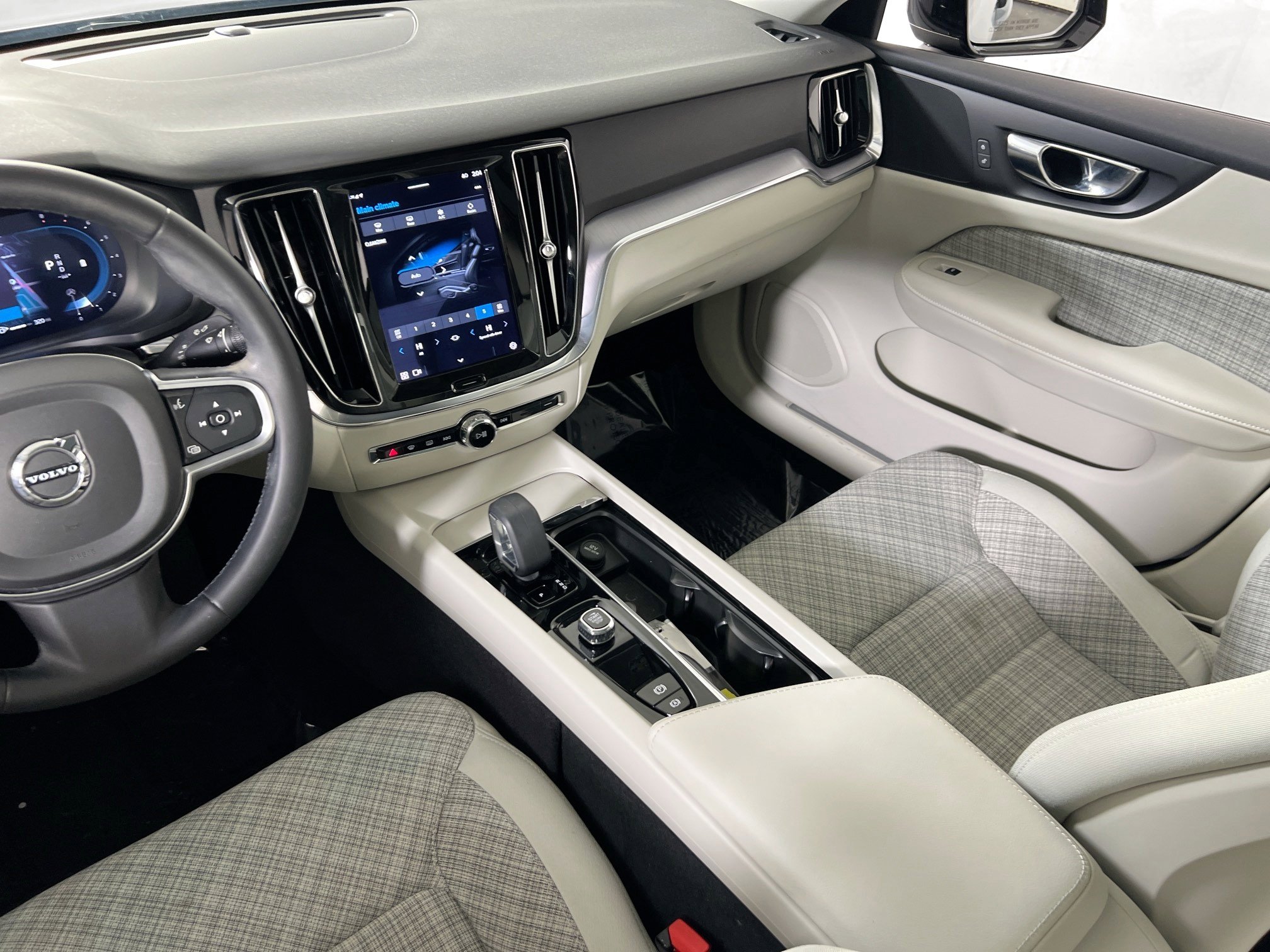 Used 2023 Volvo S60 B5 Core w/ Protection Package Premier image 23