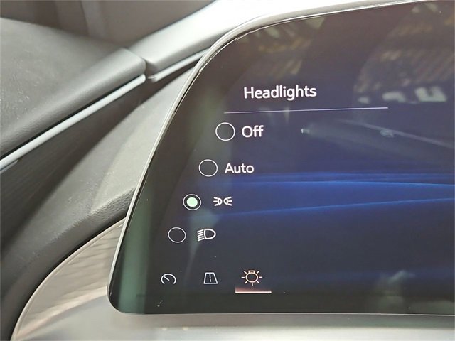 Used 2024 Cadillac Lyriq Sport image 33